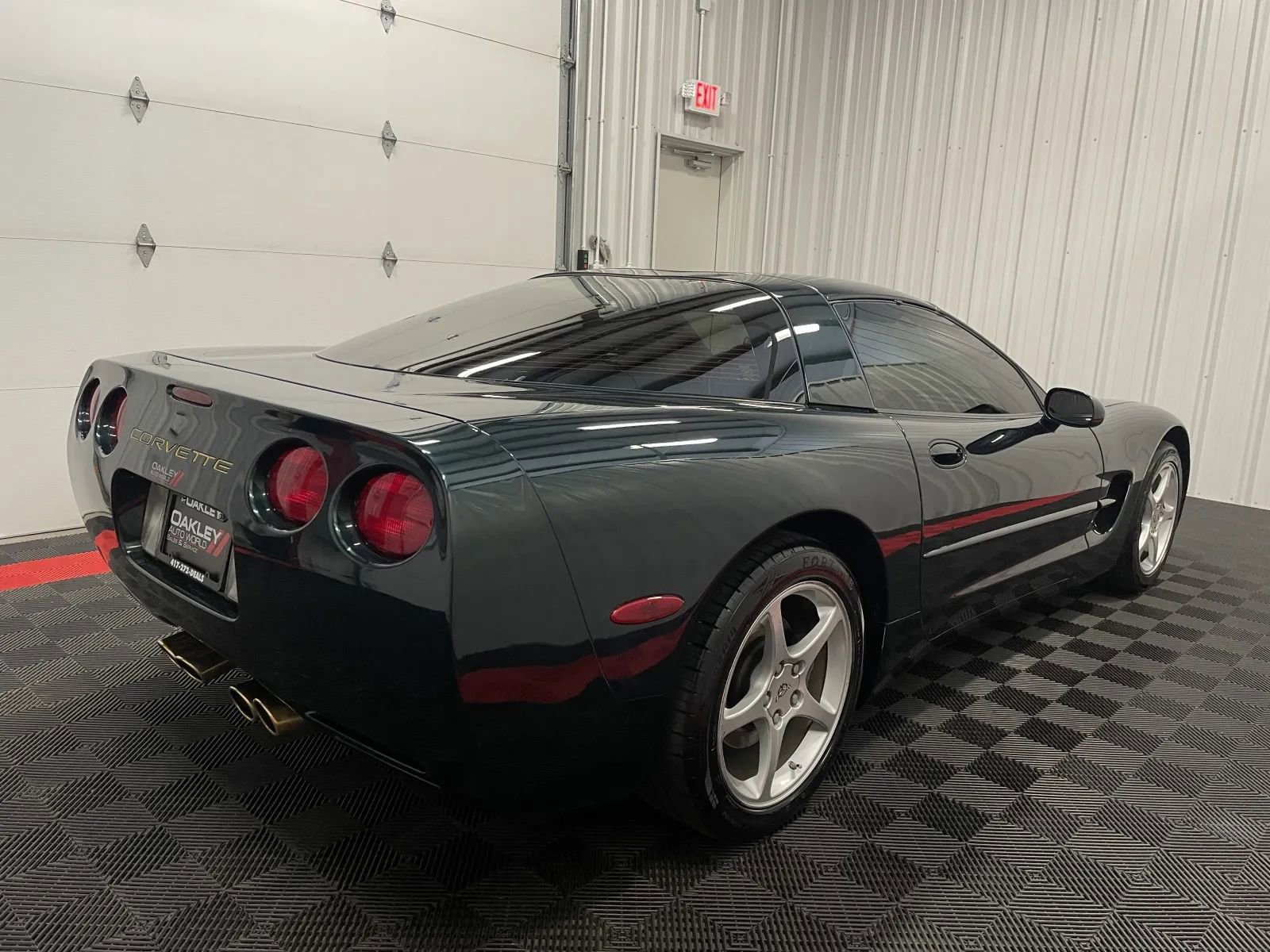 Used 2000 Chevrolet Corvette Coupe w/ Roof Pkg RWD image 8