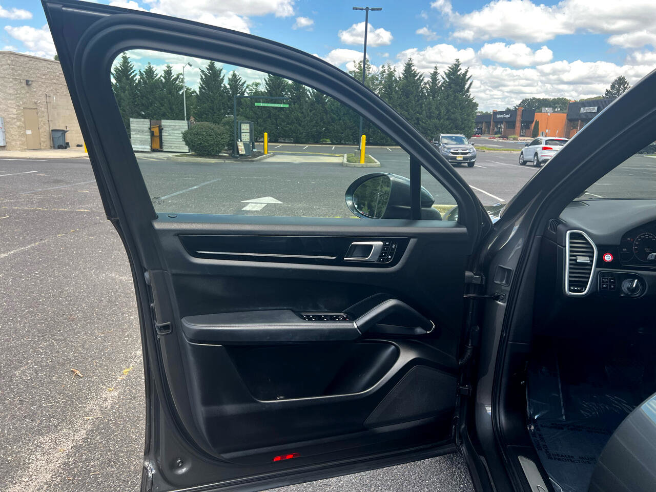 Used 2021 Porsche Cayenne image 9