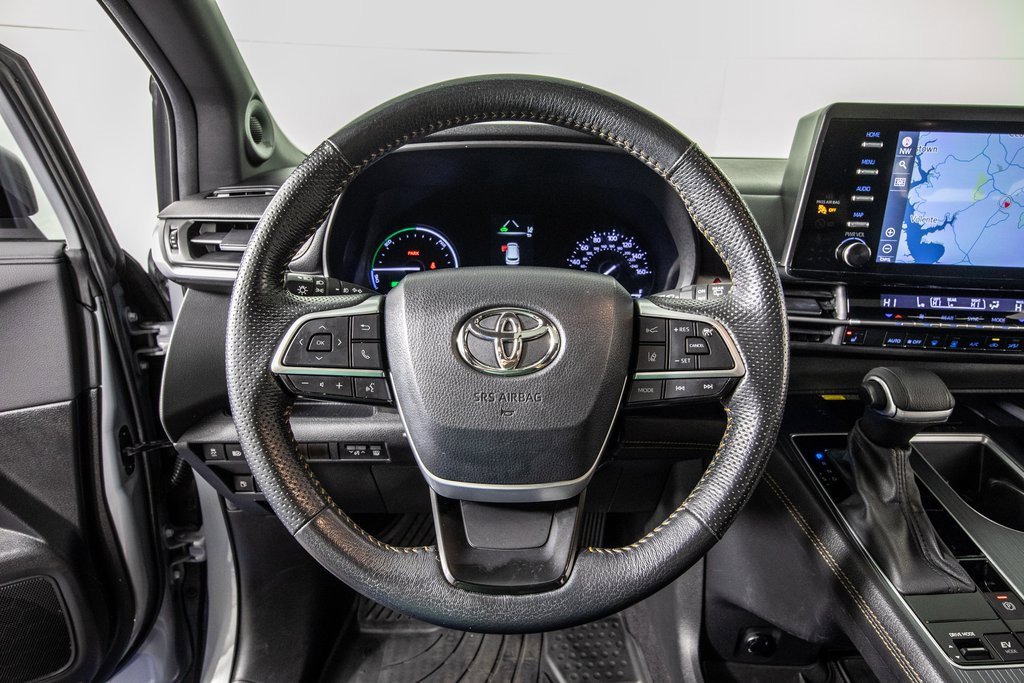 Used 2024 Toyota Sienna XLE Woodland Edition image 19