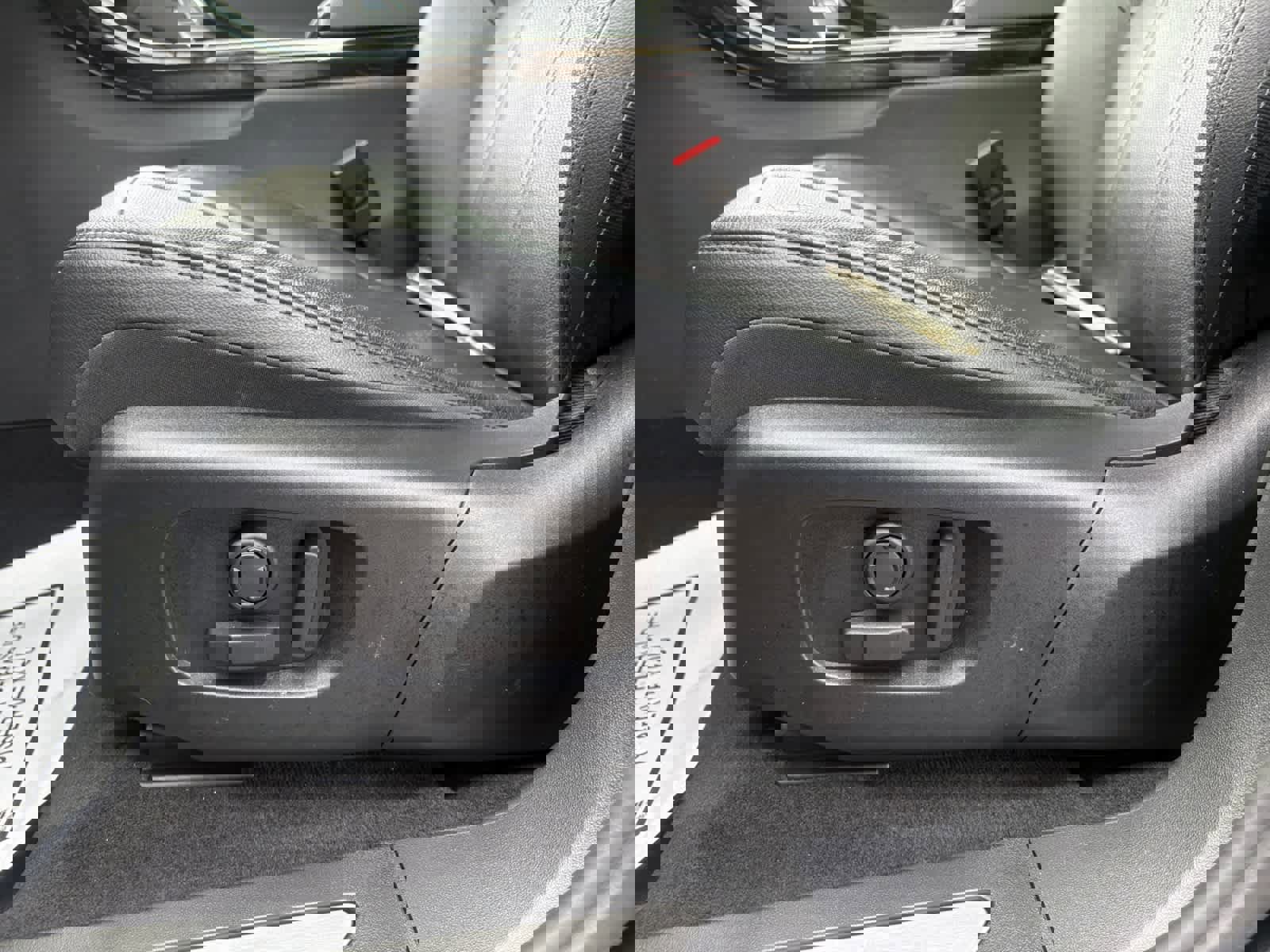 Used 2024 Land Rover Range Rover Evoque Dynamic SE image 23