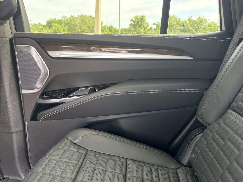New 2026 Cadillac Escalade Platinum Sport AWD/4WD image 15