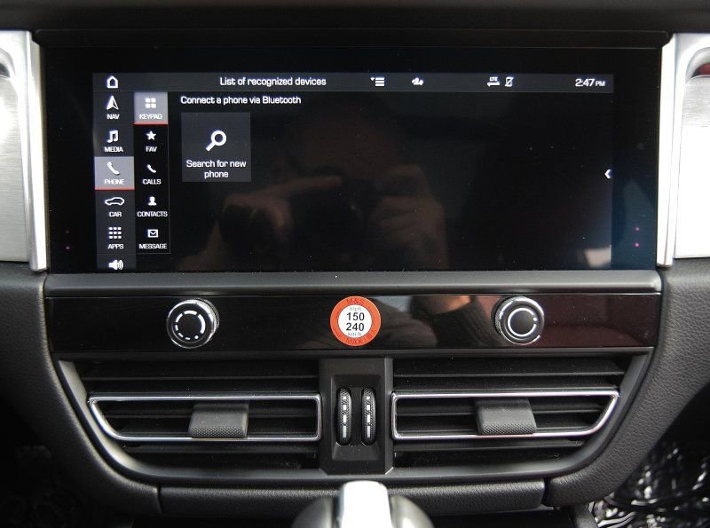 Used 2023 Porsche Macan image 26