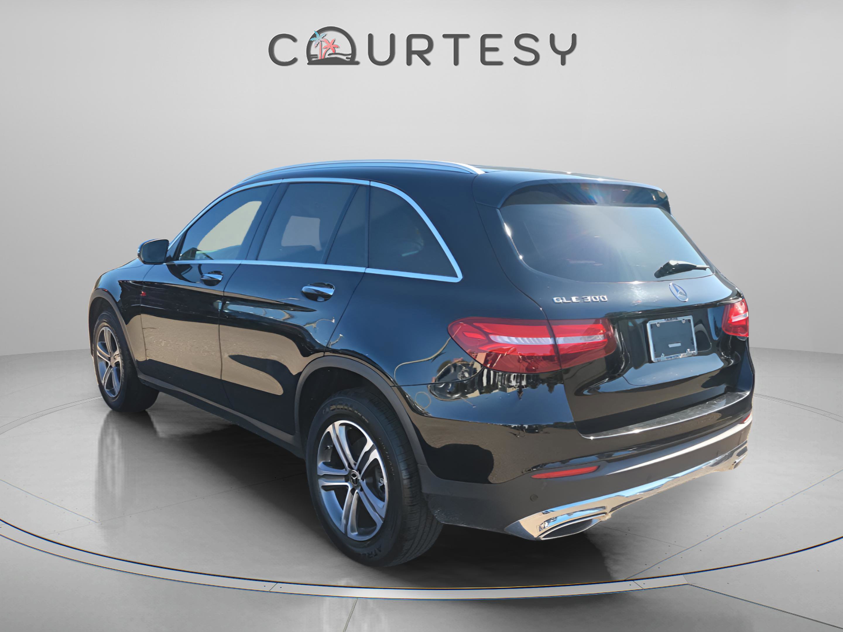 Used 2018 Mercedes-Benz GLC 300 image 2