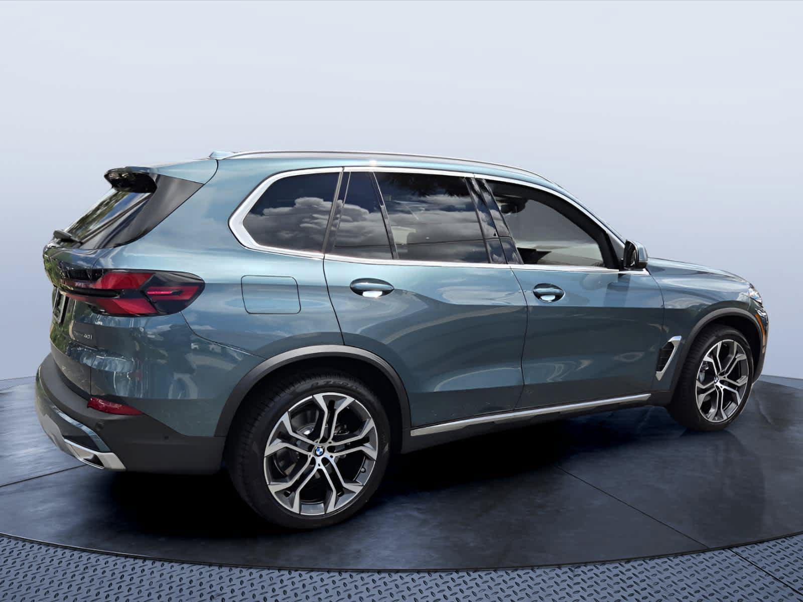 Certified 2026 BMW X5 sDrive40i w/ Premium Package RWD image 3