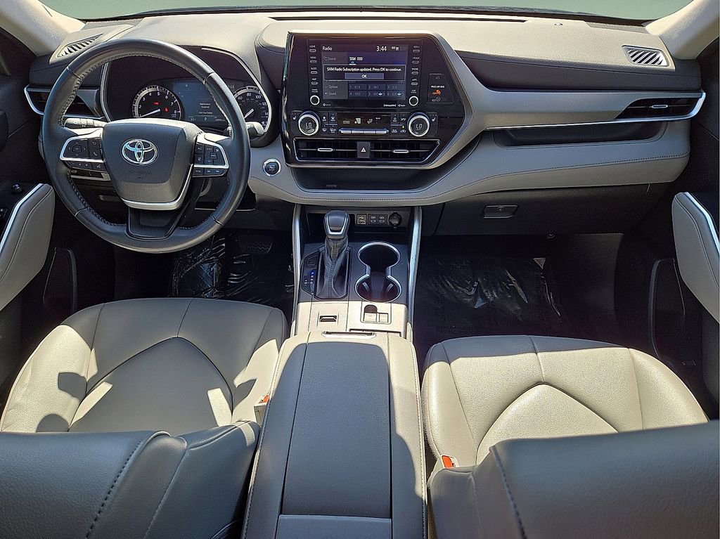 Used 2022 Toyota Highlander XLE image 18