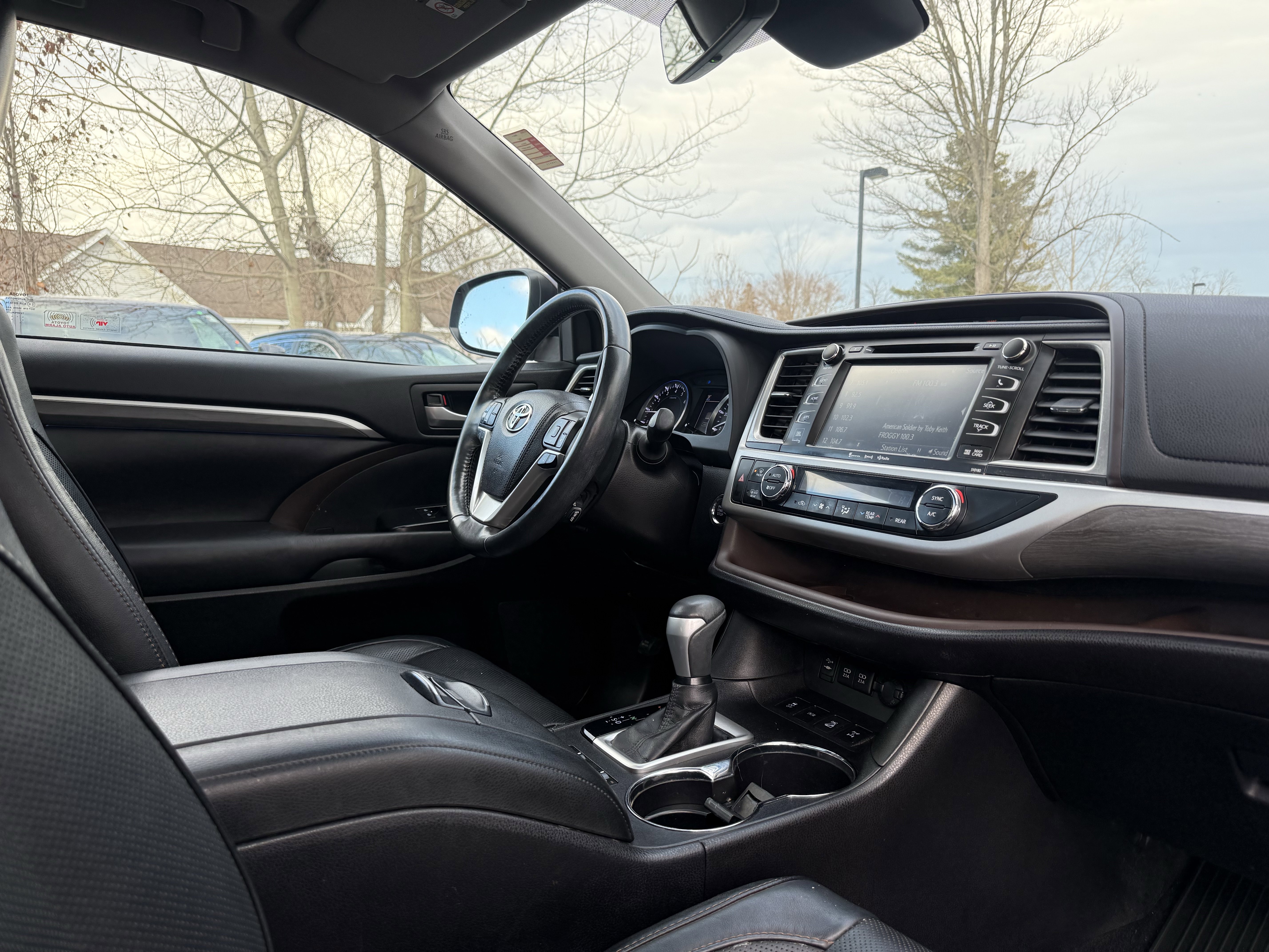 Used 2017 Toyota Highlander Limited image 42