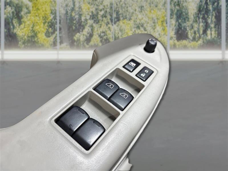 Used 2017 Nissan Quest SV image 25