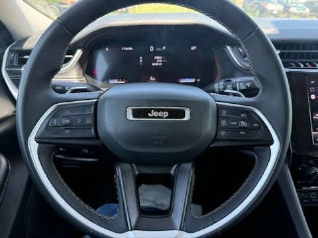 Used 2023 Jeep Grand Cherokee L Laredo AWD/4WD image 37