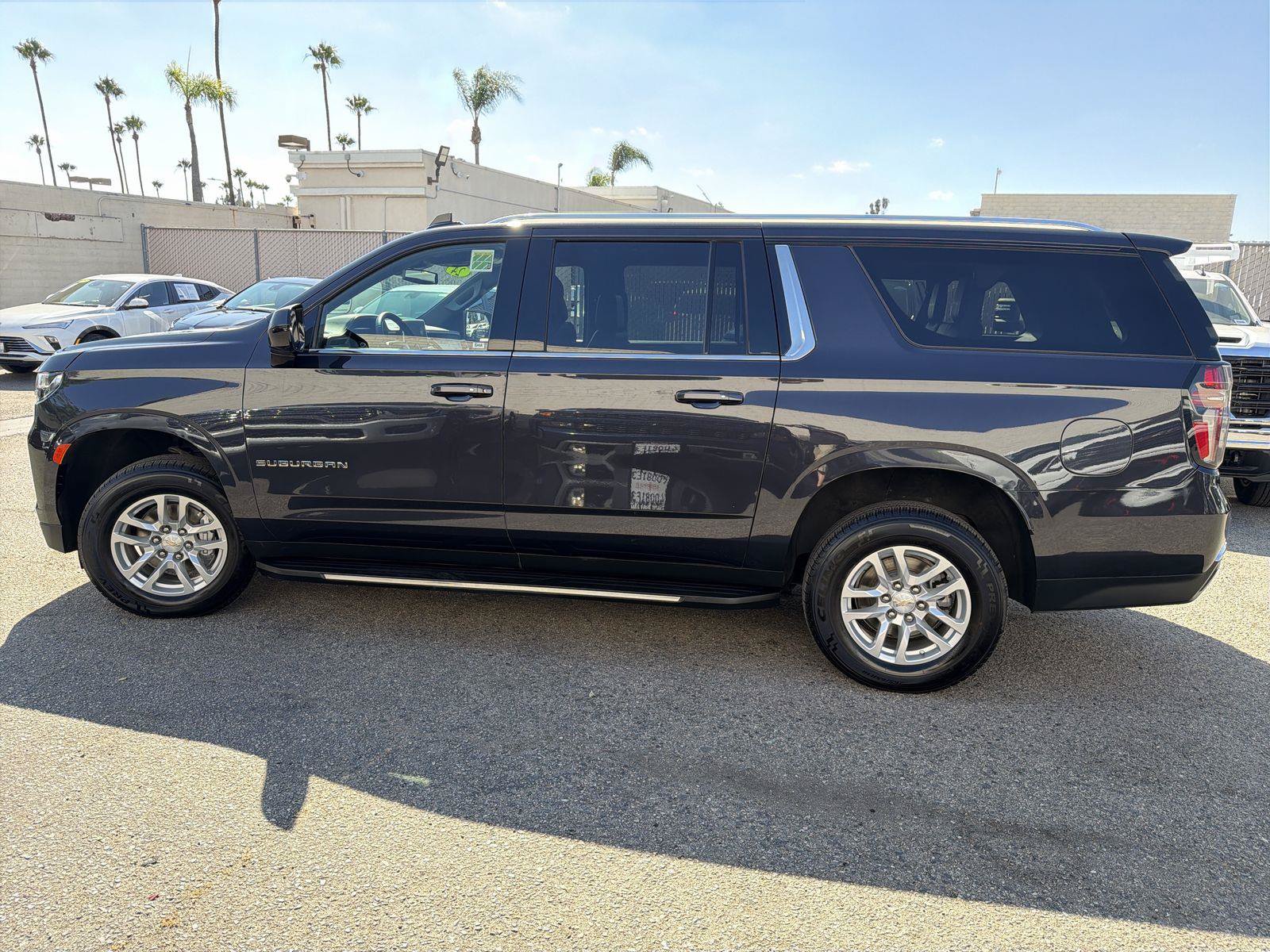 Used 2024 Chevrolet Suburban LT RWD image 8