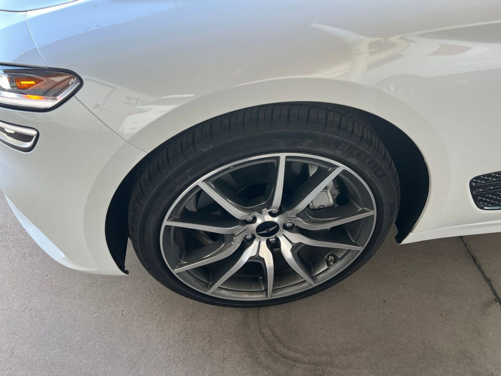 Used 2025 Genesis G70 2.5T image 30