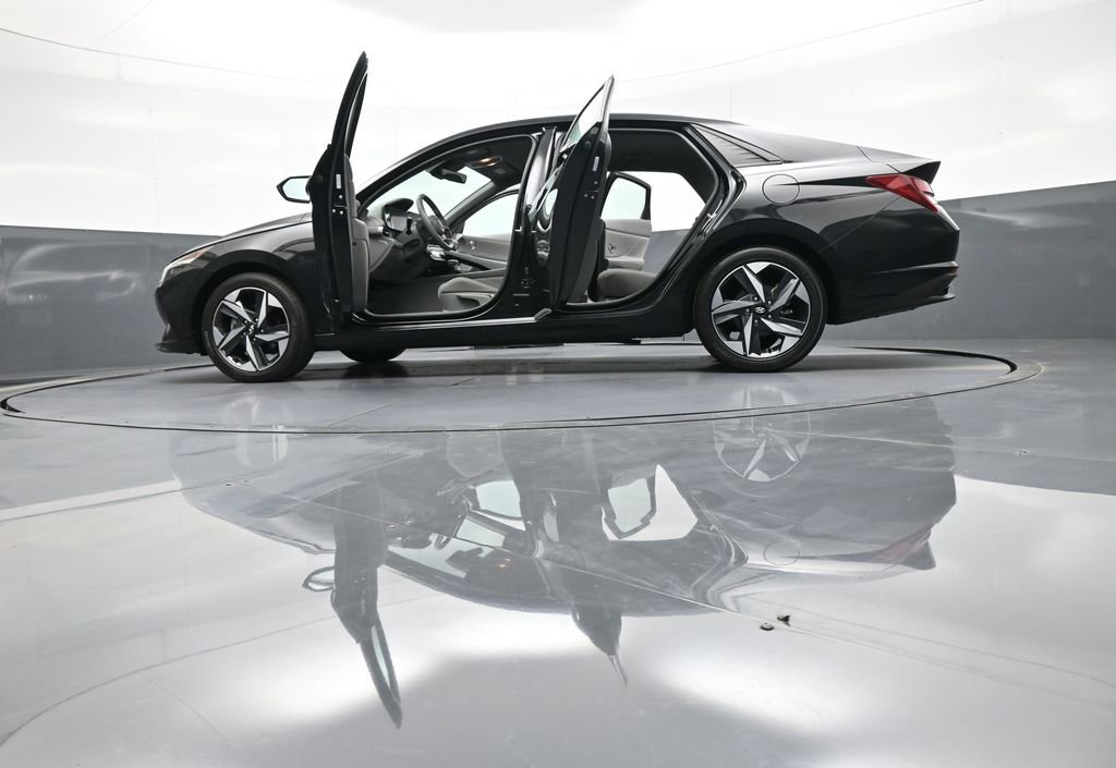 Used 2023 Hyundai Elantra SEL w/ Convenience Package FWD image 48