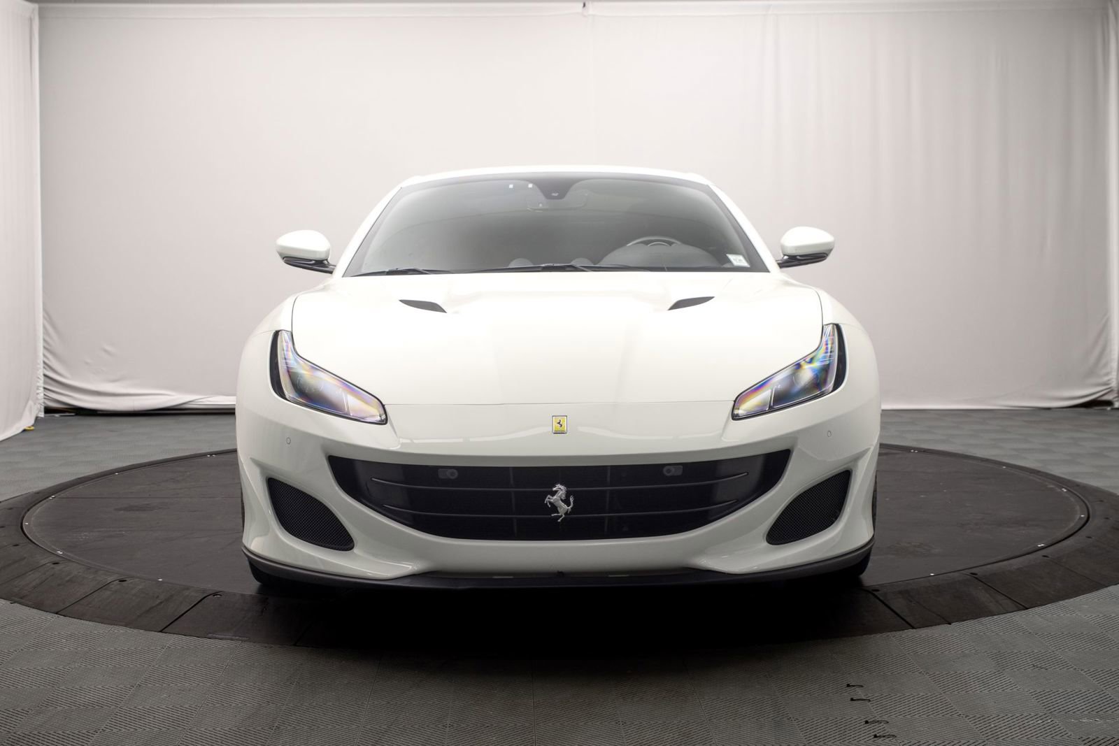 Used 2019 Ferrari Portofino RWD image 17