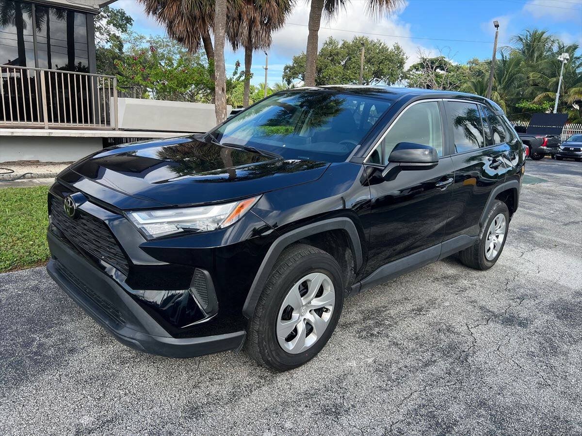 Used 2023 Toyota RAV4 LE FWD image 2