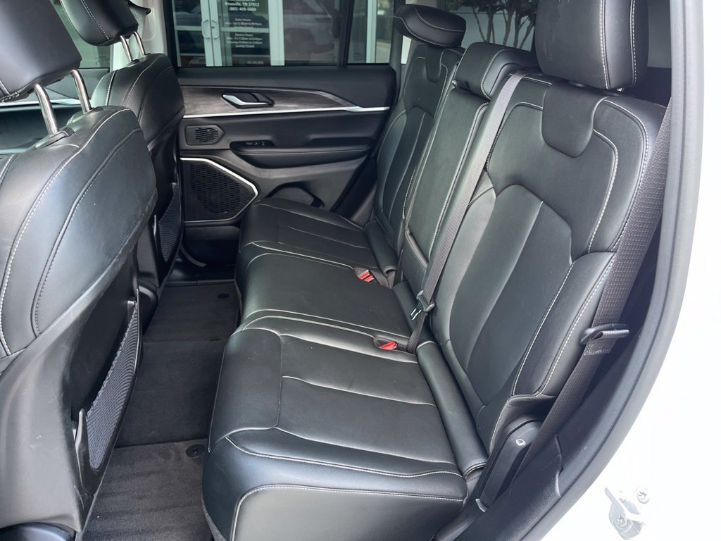 Used 2023 Jeep Grand Cherokee Limited AWD/4WD image 18