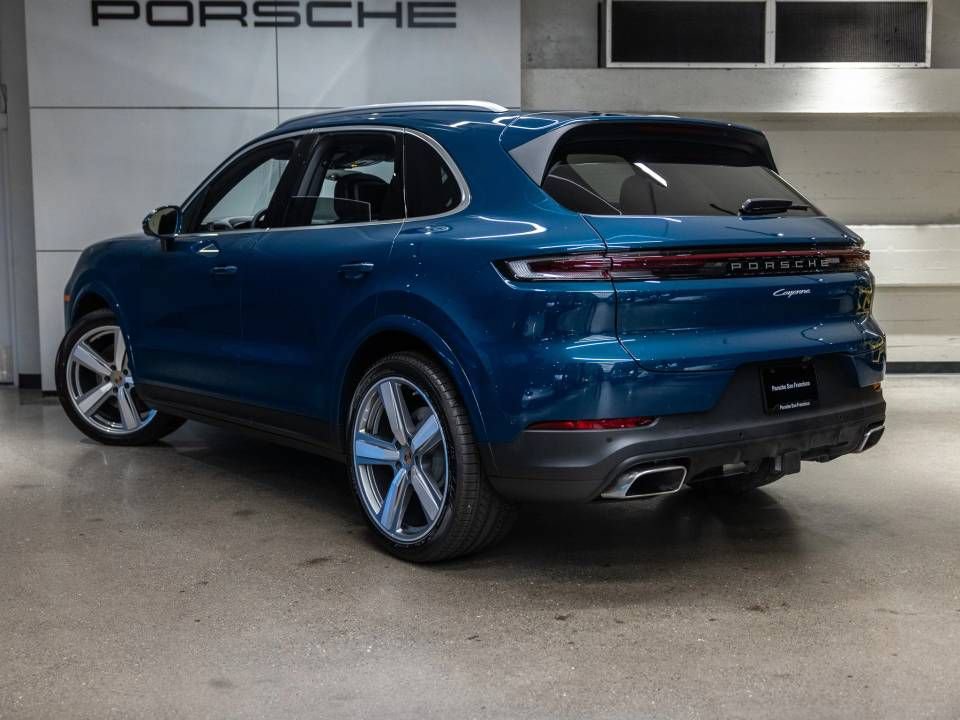 Certified 2026 Porsche Cayenne AWD/4WD image 3