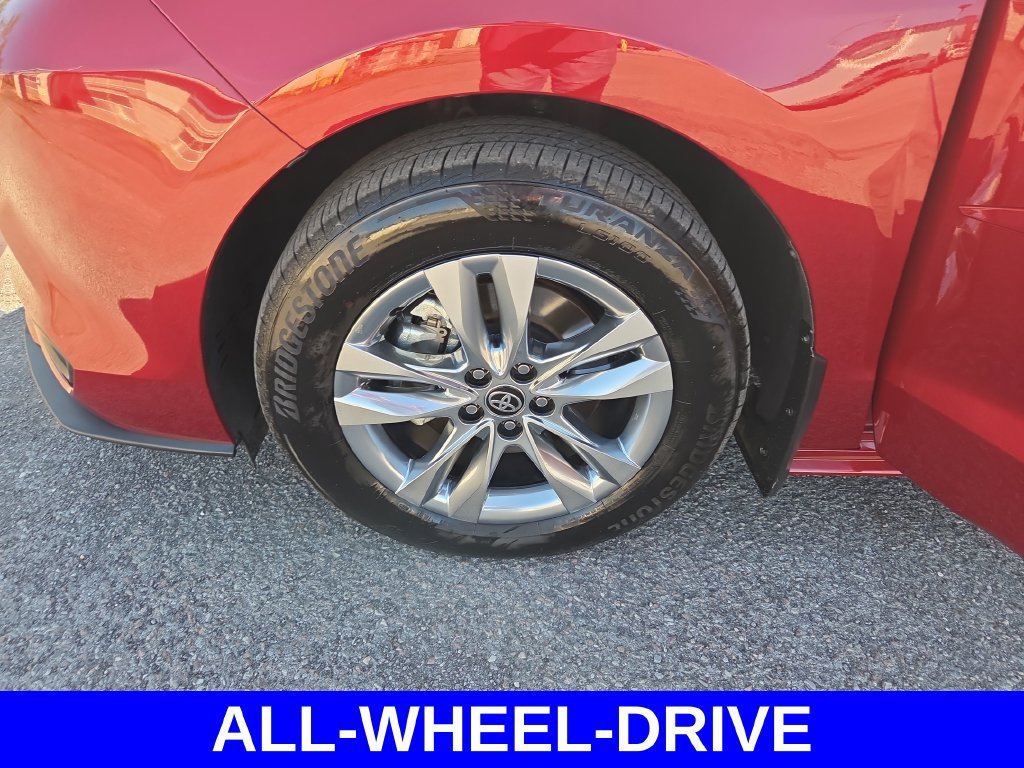 Used 2025 Toyota Sienna XLE w/ XLE Plus Package AWD/4WD image 22