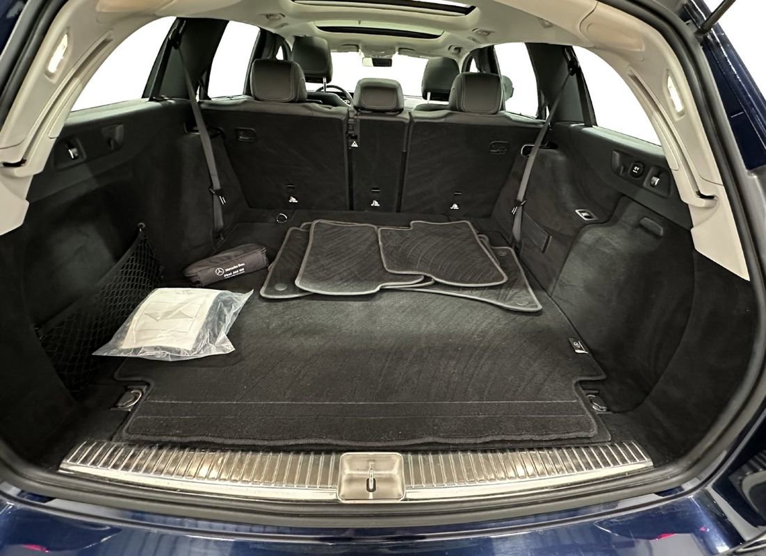 Used 2018 Mercedes-Benz E 400 4MATIC Wagon image 12