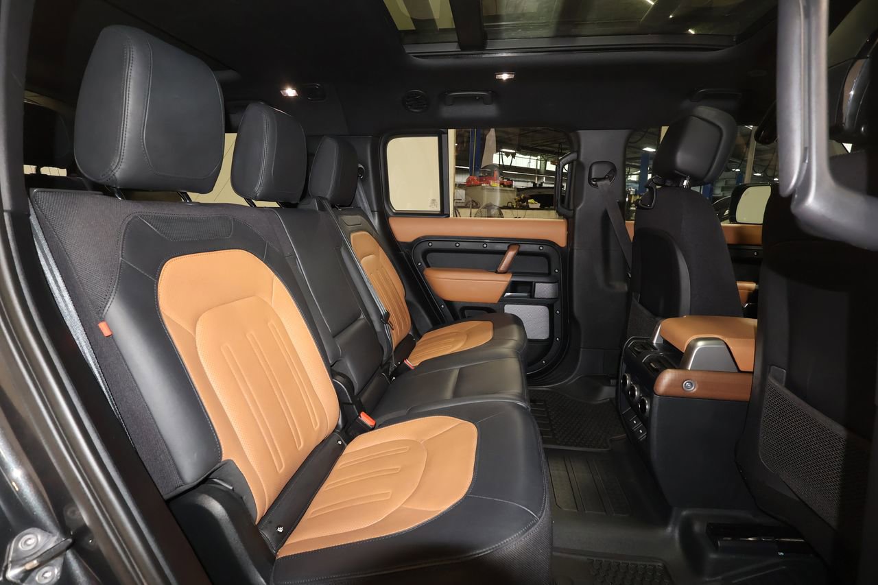 Used 2023 Land Rover Defender 130 X image 27