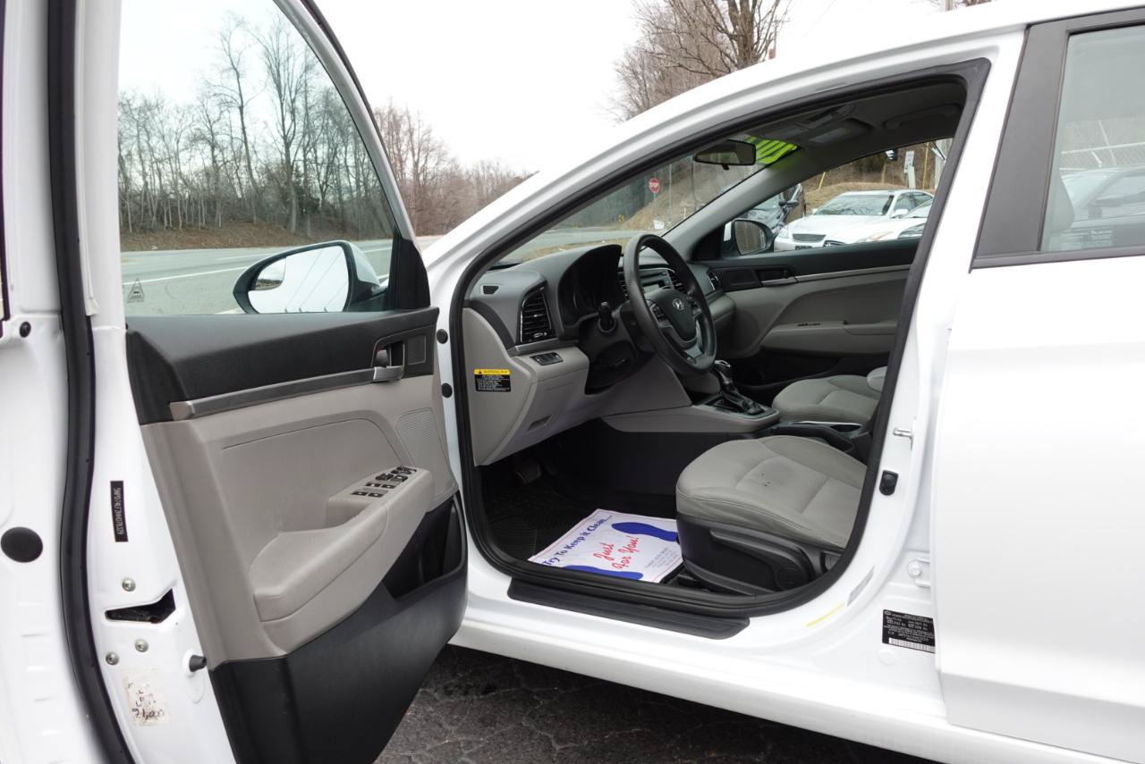 Used 2017 Hyundai Elantra SE FWD image 9