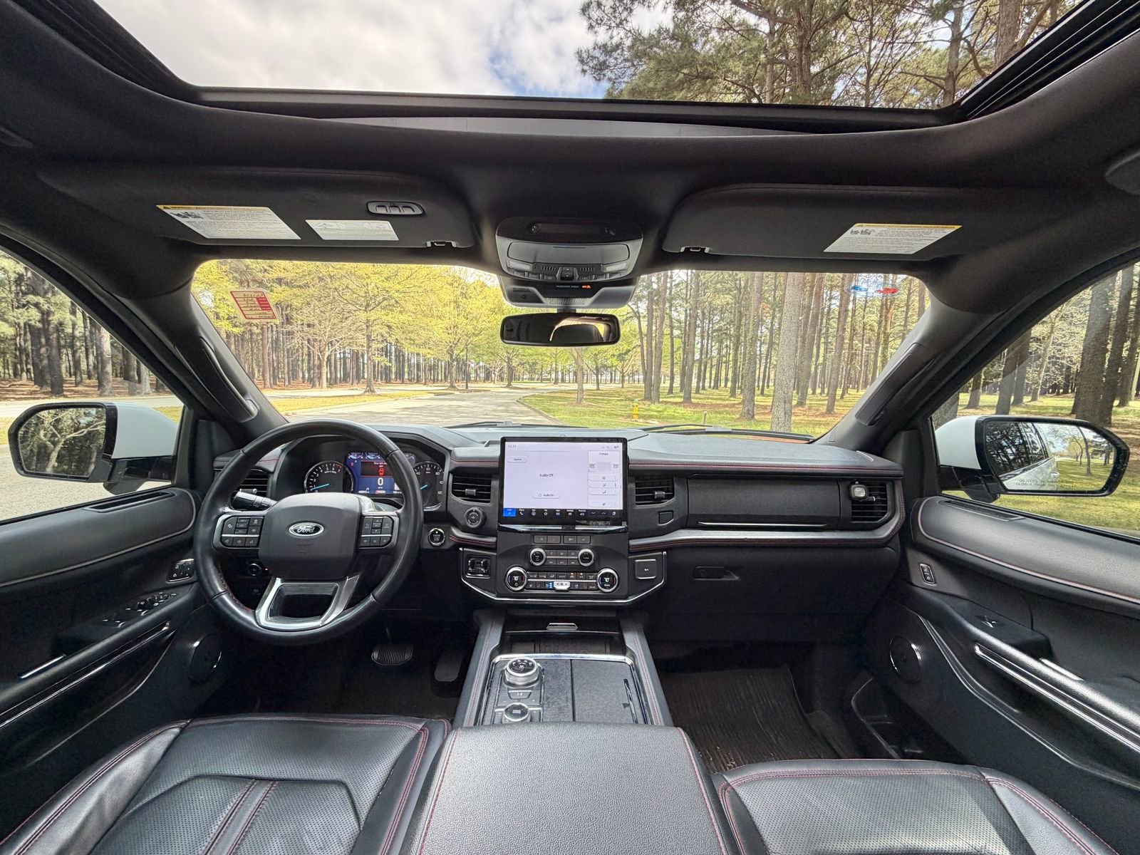 Used 2023 Ford Expedition Limited image 2