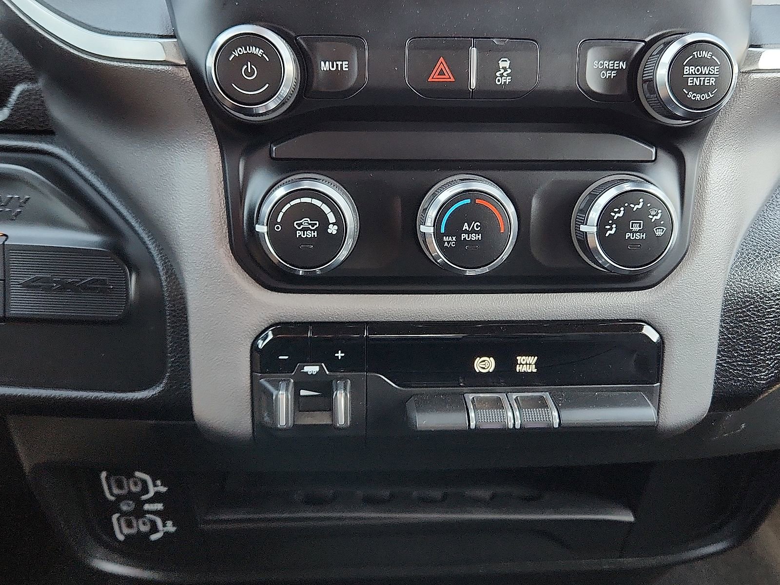 Used 2024 RAM 3500 Big Horn image 14