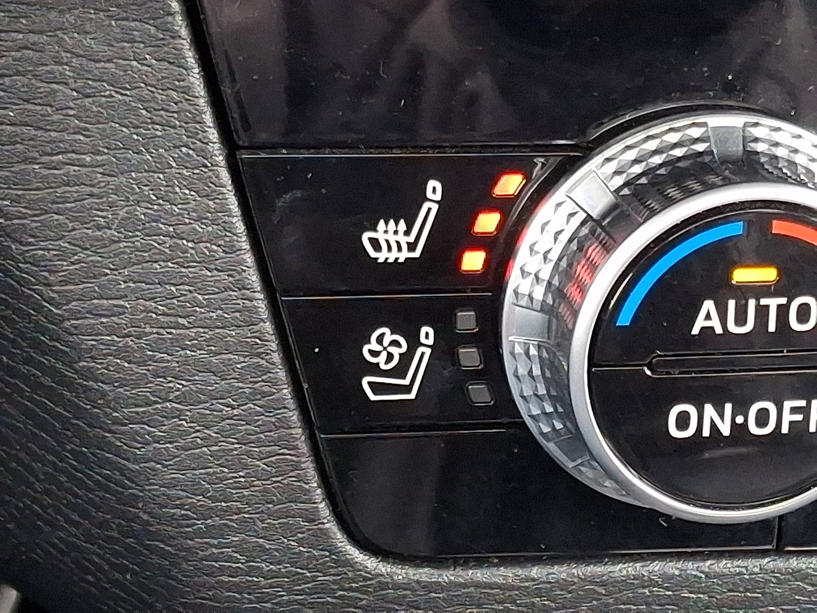 Used 2025 Mitsubishi Outlander AWD image 25