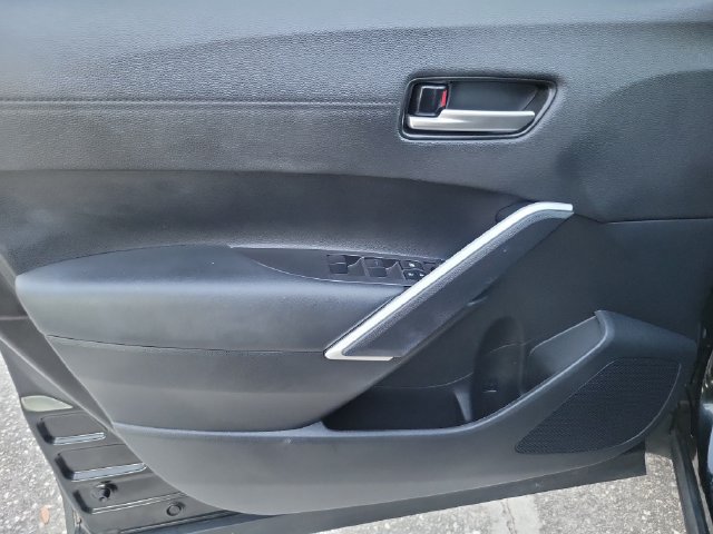 Used 2025 Toyota Corolla Cross XLE w/ Convenience Package FWD image 12