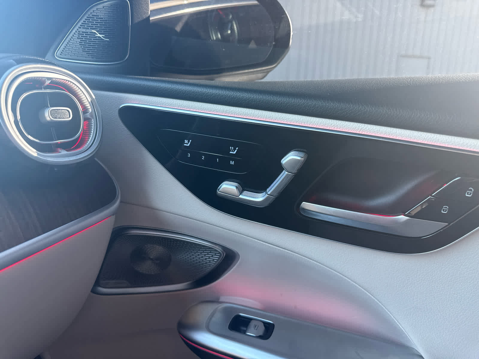 Used 2025 Mercedes-Benz C 300 Sedan image 23