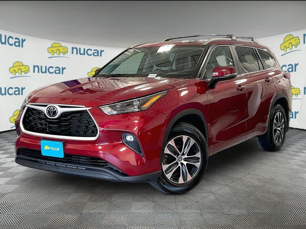 Used 2023 Toyota Highlander XLE AWD/4WD image 3