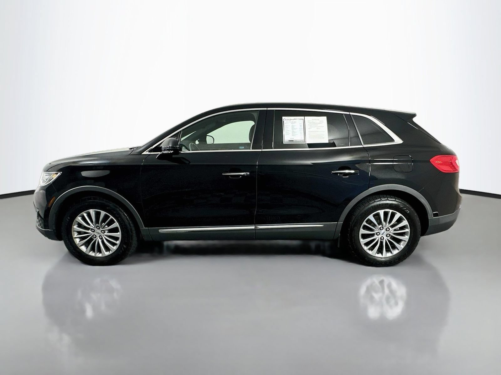 Used 2017 Lincoln MKX Select w/ Select Plus Package FWD image 4