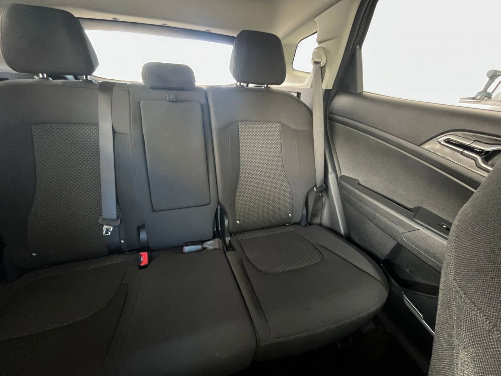 Used 2025 Kia Sportage LX image 36