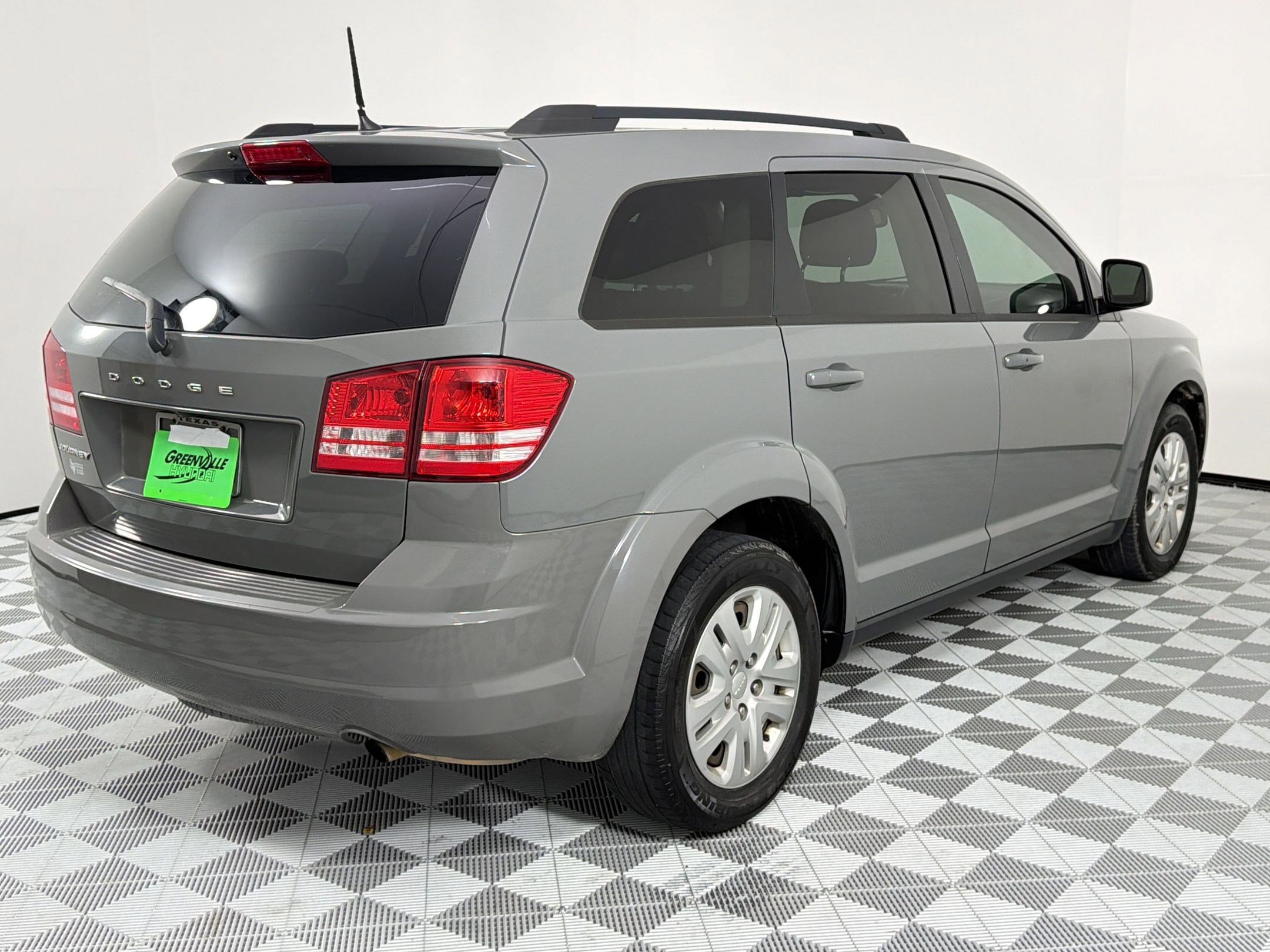 Used 2019 Dodge Journey SE FWD image 9