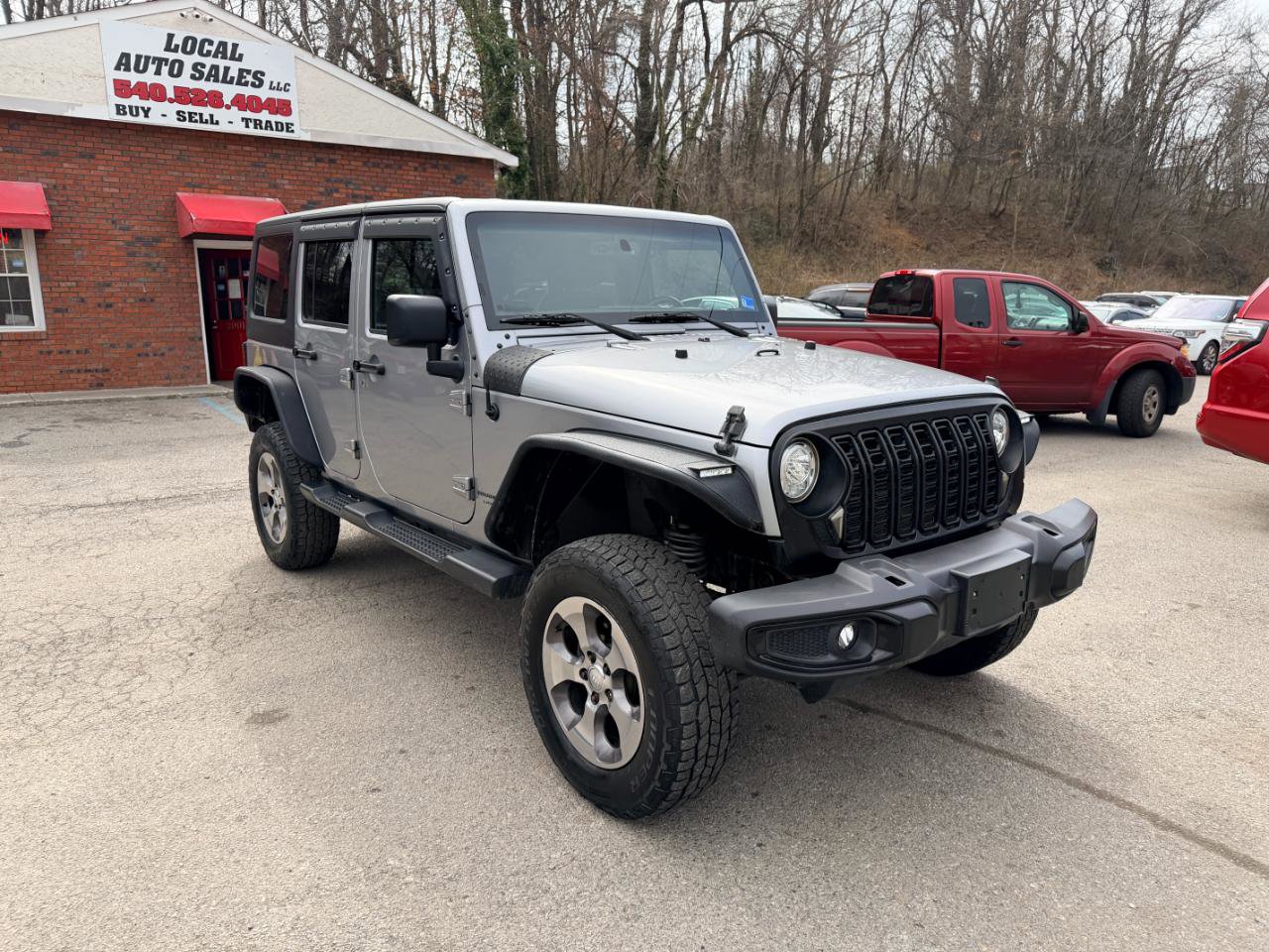Used 2018 Jeep Wrangler Unlimited Sahara w/ Connectivity Group image 3