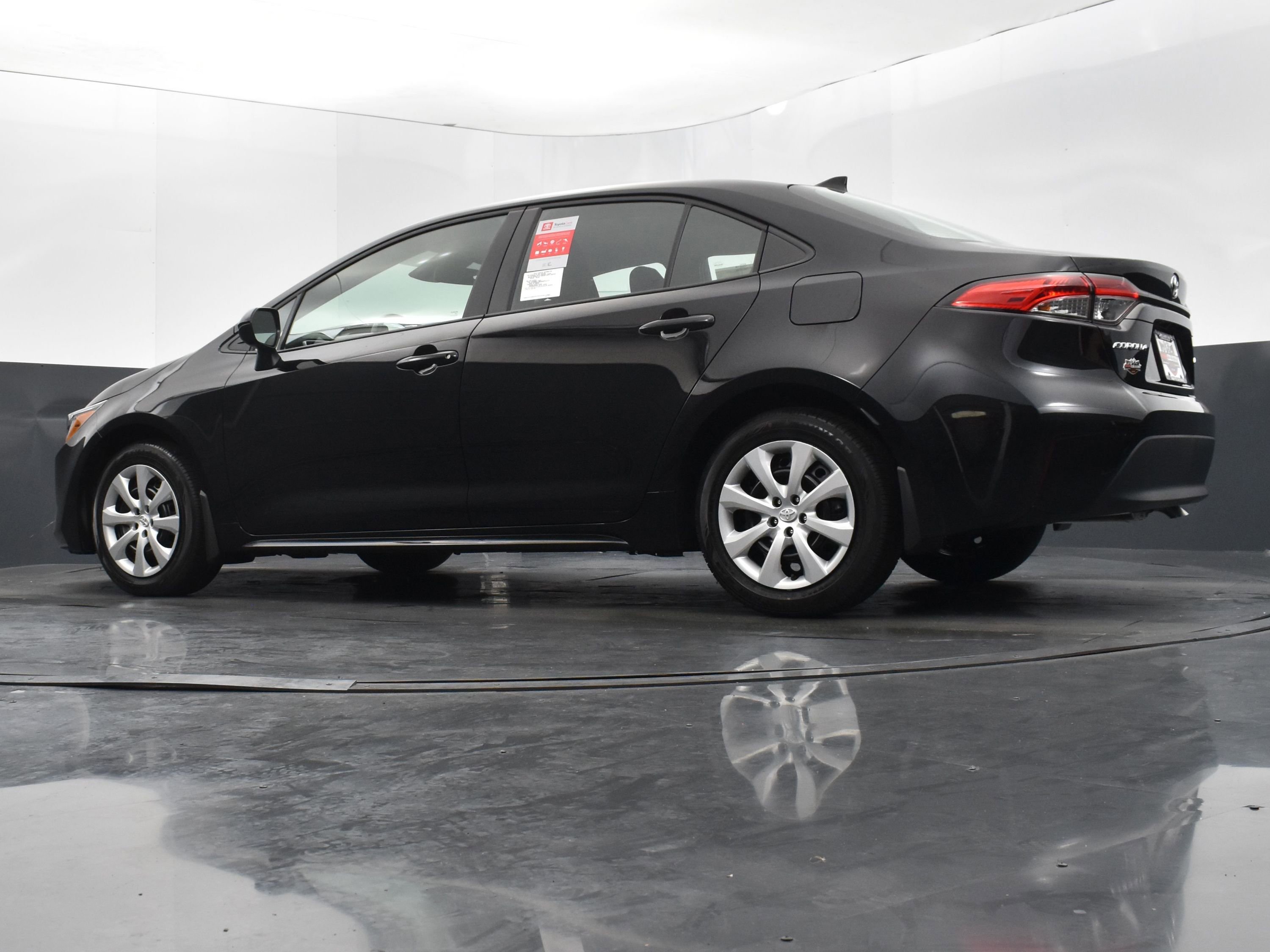 Used 2025 Toyota Corolla LE image 37