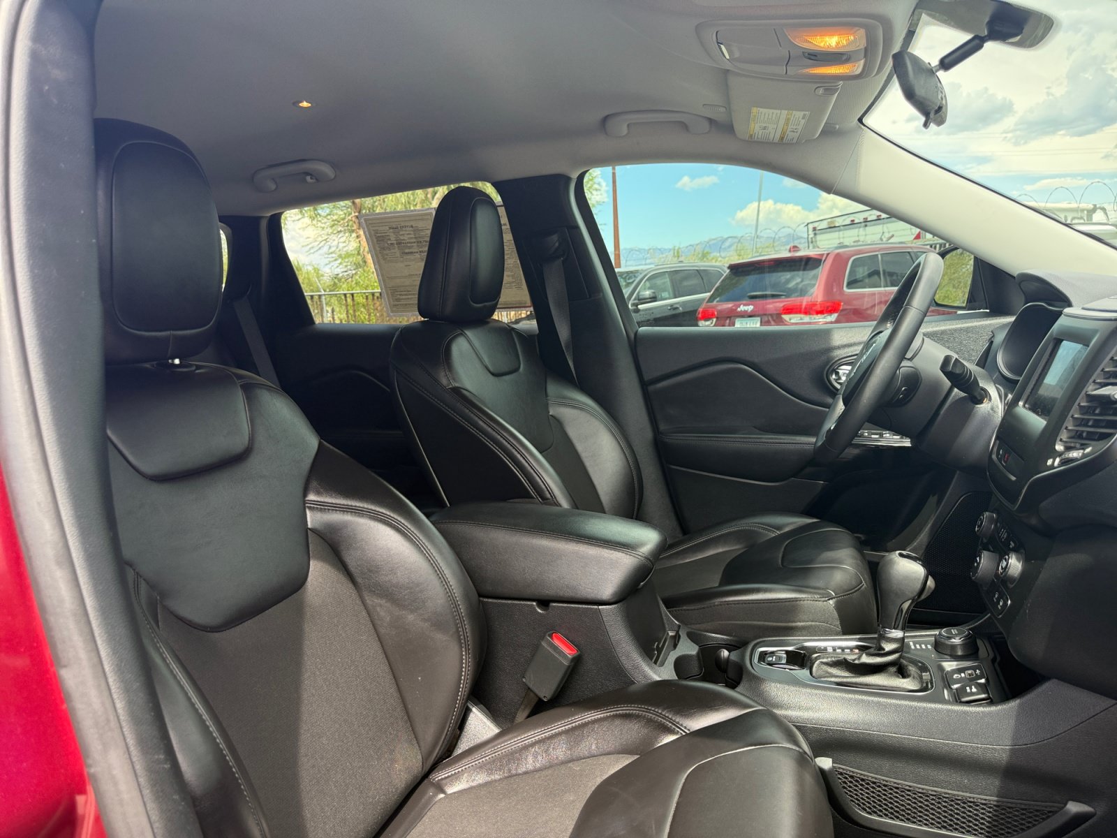 Used 2020 Jeep Cherokee Latitude Plus AWD/4WD image 31