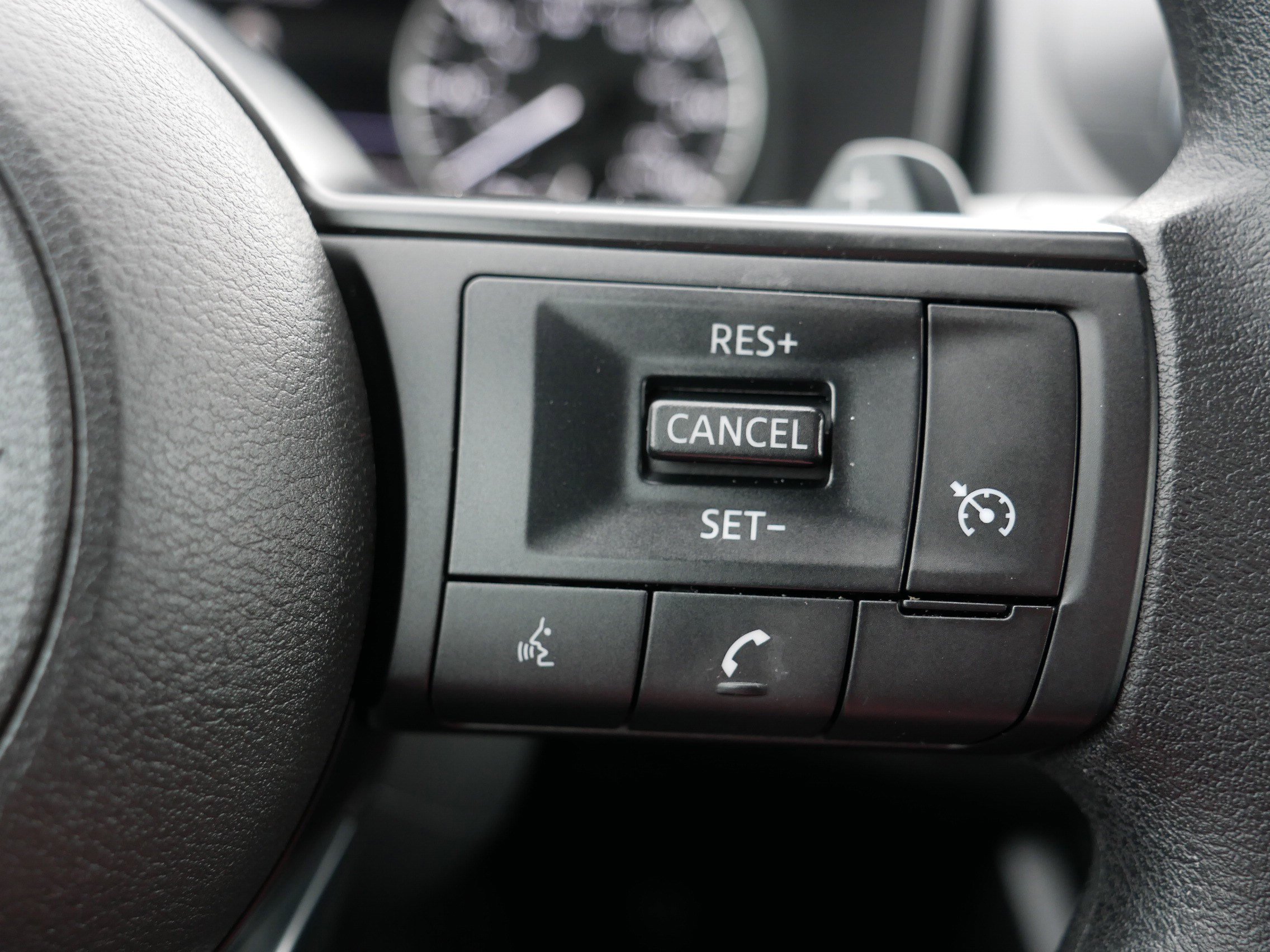 Used 2024 Nissan Rogue S image 29