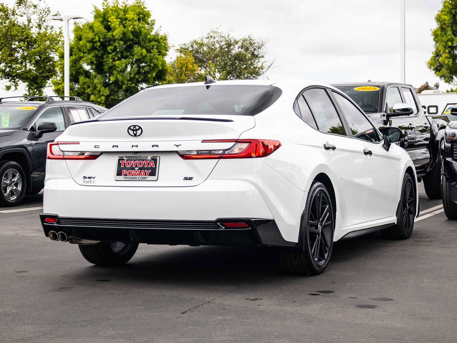 Used 2026 Toyota Camry Hybrid w/ Convenience Package FWD image 10