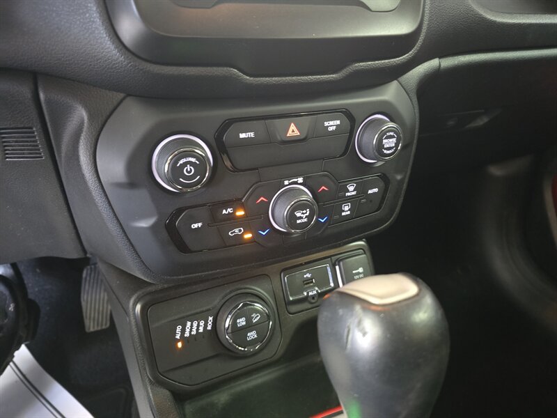 Used 2020 Jeep Renegade Trailhawk w/ Cold Weather Group AWD/4WD image 26