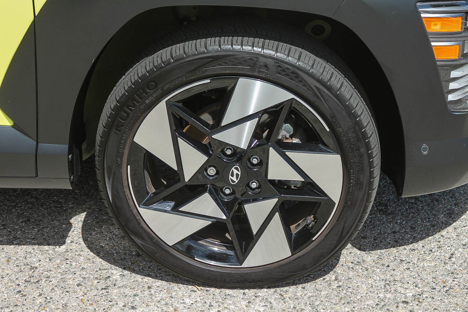 Used 2024 Hyundai Kona Limited AWD/4WD image 14