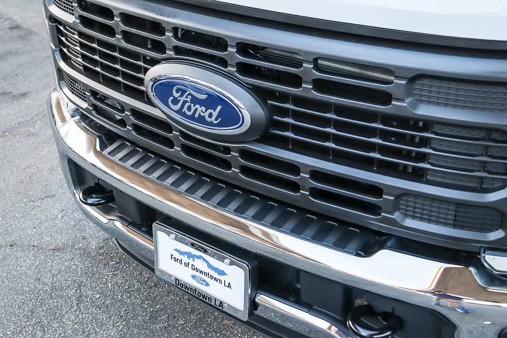 New 2026 Ford F250 XL w/ XL Chrome Package image 5