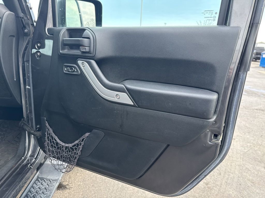 Used 2017 Jeep Wrangler Unlimited Sahara image 34