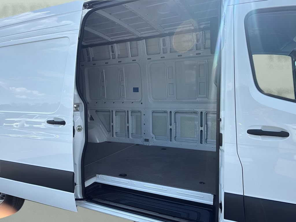 Used 2025 Mercedes-Benz Sprinter 2500 image 21