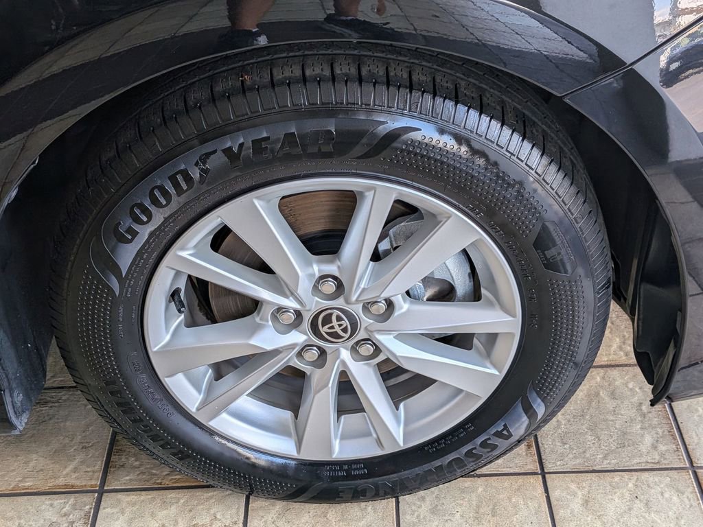 Used 2025 Toyota Camry LE FWD image 33