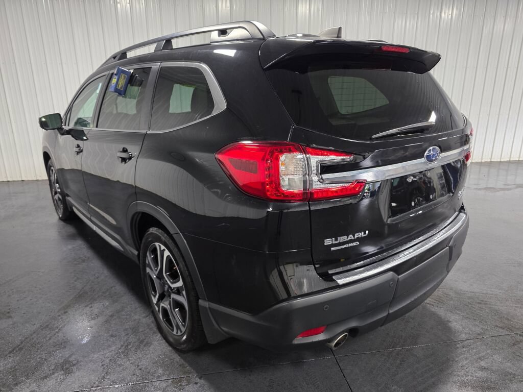 Used 2023 Subaru Ascent Limited w/ Technology Package AWD/4WD image 3