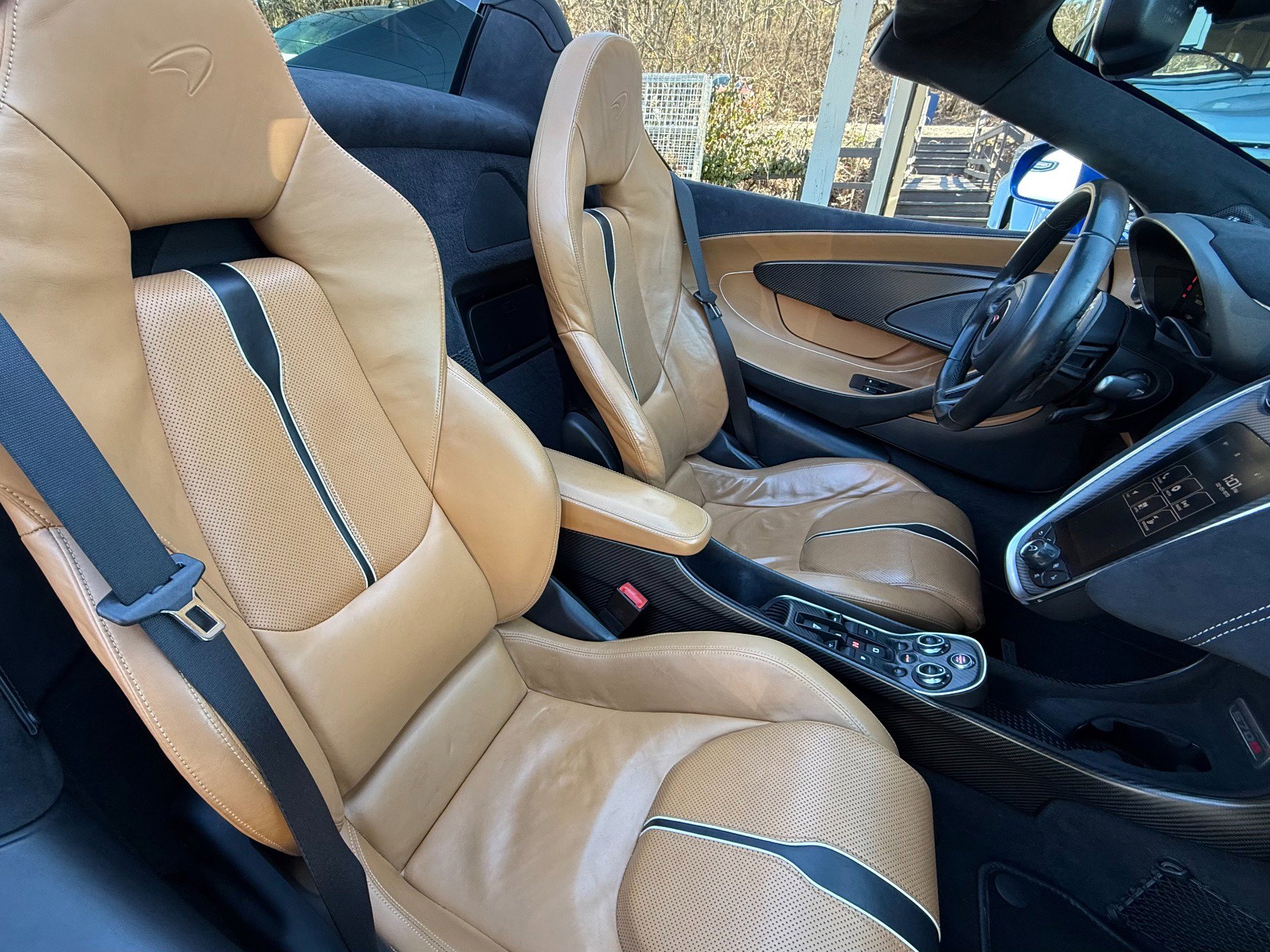 Used 2018 McLaren 570S Spider image 40