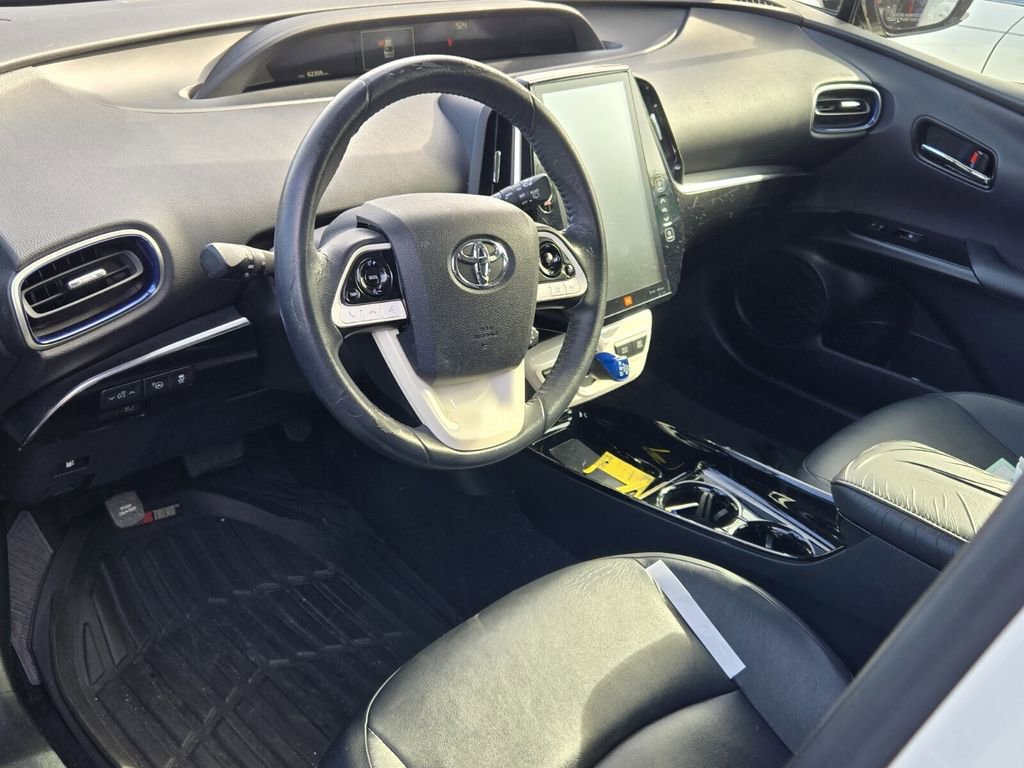 Used 2018 Toyota Prius Four Touring w/ Premium Convenience Package image 9