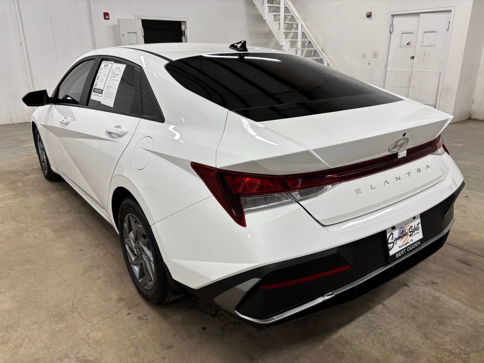 Used 2024 Hyundai Elantra SEL FWD image 5