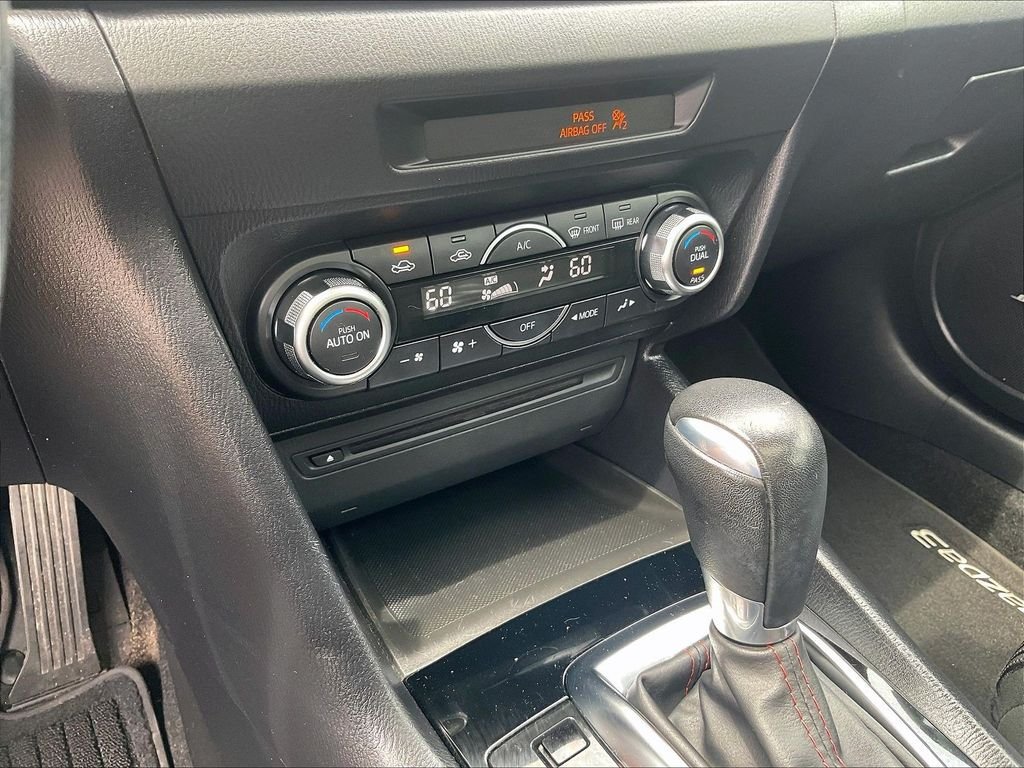 Used 2016 MAZDA MAZDA3 i Touring w/ Popular Equipment Package FWD image 26