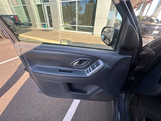 Used 2005 MAZDA Tribute s w/ Package 2 AWD/4WD image 7