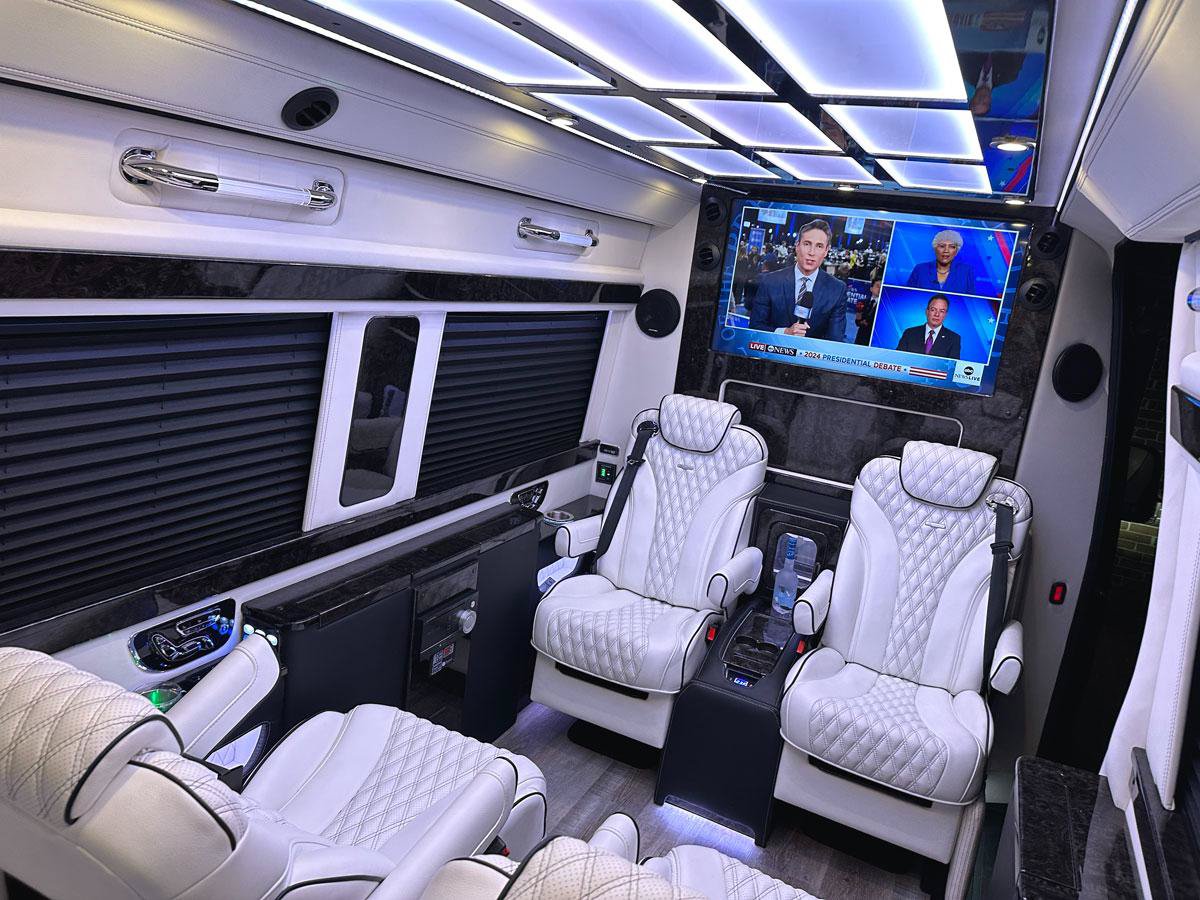 Used 2024 Mercedes-Benz Sprinter 3500 image 12